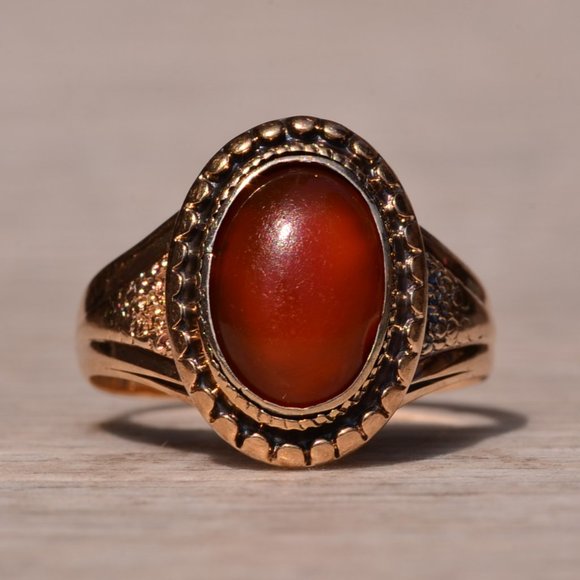 Antique Carnelian Ring in Yellow Gold - Picture 1 of 10